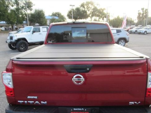 Used 2018 Nissan Titan SV w/ SV Convenience Package image 6