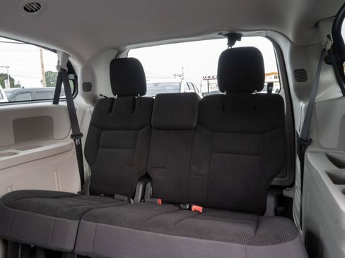 Used 2018 Dodge Grand Caravan SE w/ UConnect Hands-Free Group FWD image 18