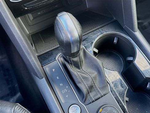 Used 2022 Volkswagen Atlas Cross Sport SE image 16