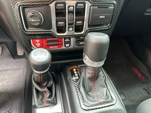 Used 2021 Jeep Wrangler Unlimited Rubicon w/ LED Lighting Group AWD/4WD image 10