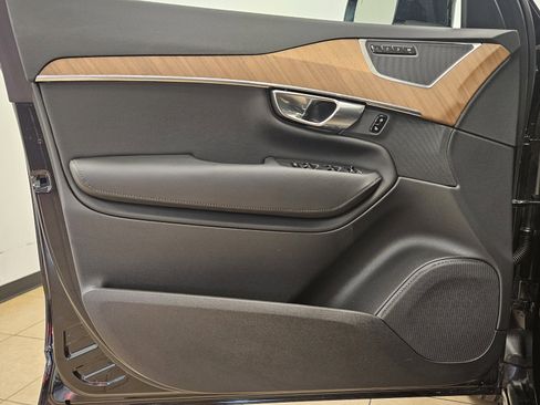 Certified 2025 Volvo XC90 B6 Plus w/ Protection Package Premier image 11