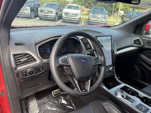 Certified 2024 Ford Edge ST w/ Equipment Group 401A AWD/4WD image 13