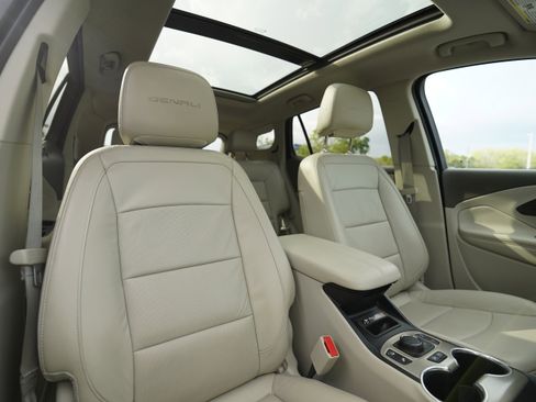 Used 2021 GMC Terrain Denali w/ Denali Premium Package image 13