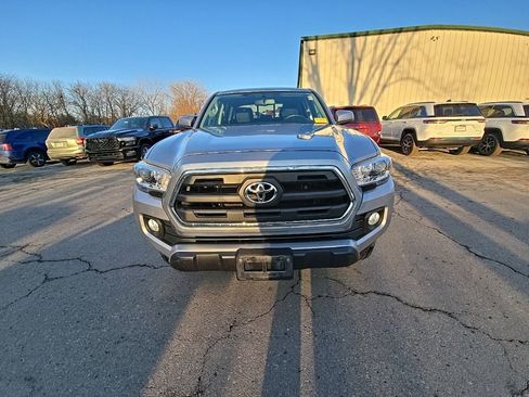 Used 2017 Toyota Tacoma SR5 image 12