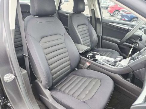 Used 2015 Ford Fusion SE image 12