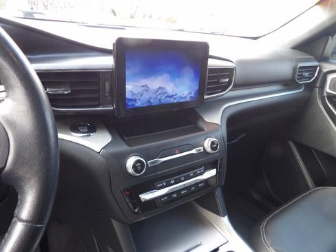 Used 2020 Ford Explorer XLT w/ Equipment Group 202A image 7