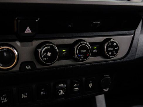 Used 2018 Toyota Tacoma TRD Off-Road w/ Technology Package AWD/4WD image 25