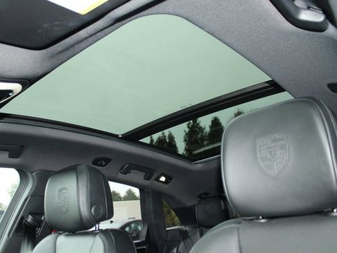 Used 2022 Porsche Macan image 28