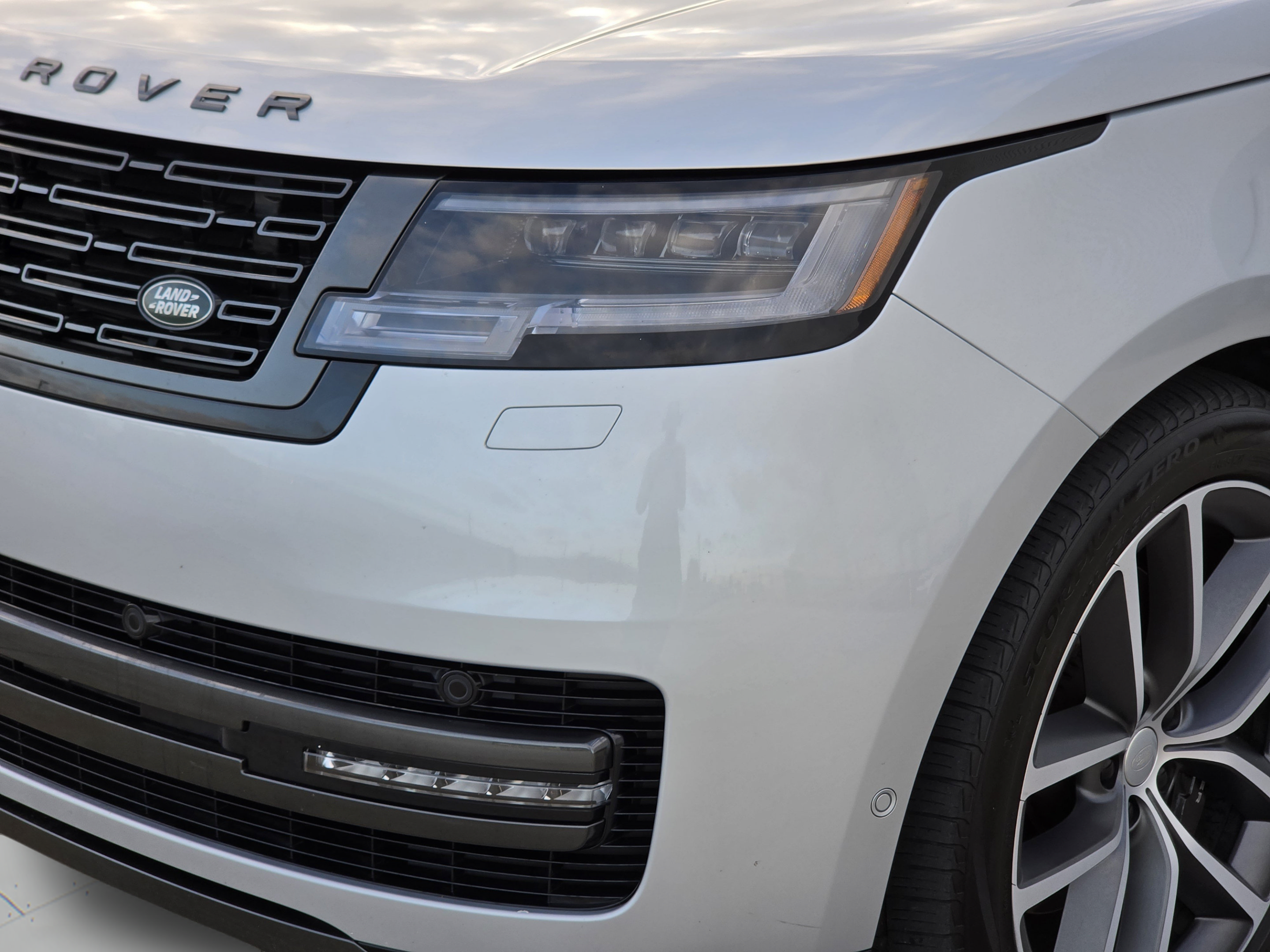 Certified 2025 Land Rover Range Rover Long Wheelbase SE AWD/4WD image 32