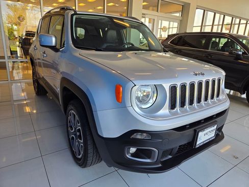 Used 2017 Jeep Renegade Limited AWD/4WD image 3