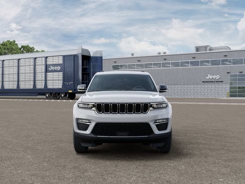 New 2025 Jeep Grand Cherokee Limited w/ Trailer Tow Package AWD/4WD image 6