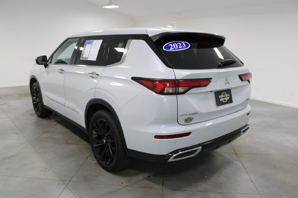 Used 2023 Mitsubishi Outlander SE Black Edition AWD/4WD image 7