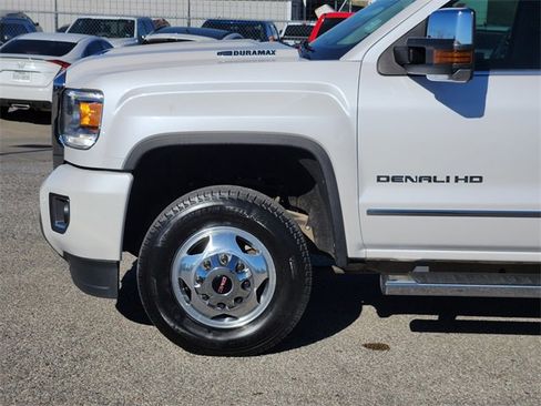 Used 2018 GMC Sierra 3500 Denali w/ Duramax Plus Package image 9
