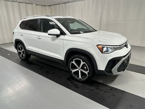 Certified 2025 Volkswagen Taos SEL image 2