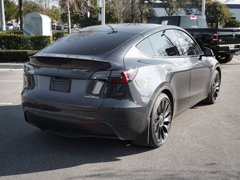 Used 2024 Tesla Model Y Performance image 10
