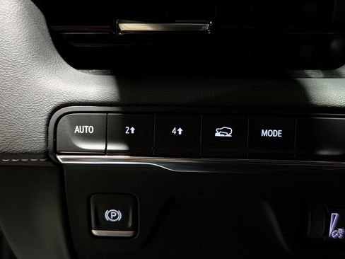 Used 2022 Cadillac Escalade Luxury AWD/4WD image 32
