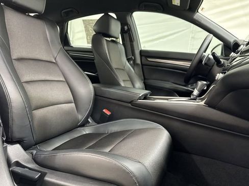 Used 2018 Honda Accord Sport image 27