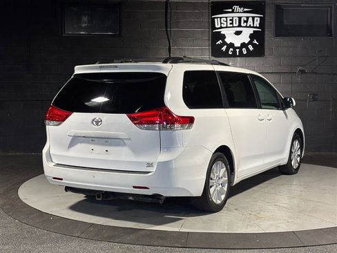 Used 2013 Toyota Sienna XLE image 4