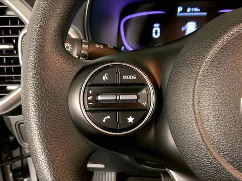 Certified 2025 Kia Soul LX w/ LX Technology Package FWD image 18