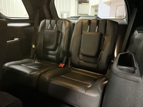 Used 2018 Ford Explorer XLT w/ Equipment Group 202A AWD/4WD image 23