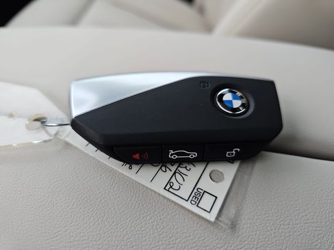 New 2026 BMW X5 xDrive50e w/ Executive Package image 38