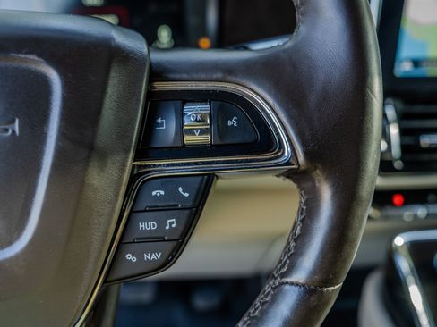 Used 2019 Lincoln Navigator L Reserve AWD/4WD image 17