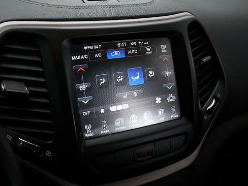 Used 2015 Jeep Cherokee Limited AWD/4WD image 16