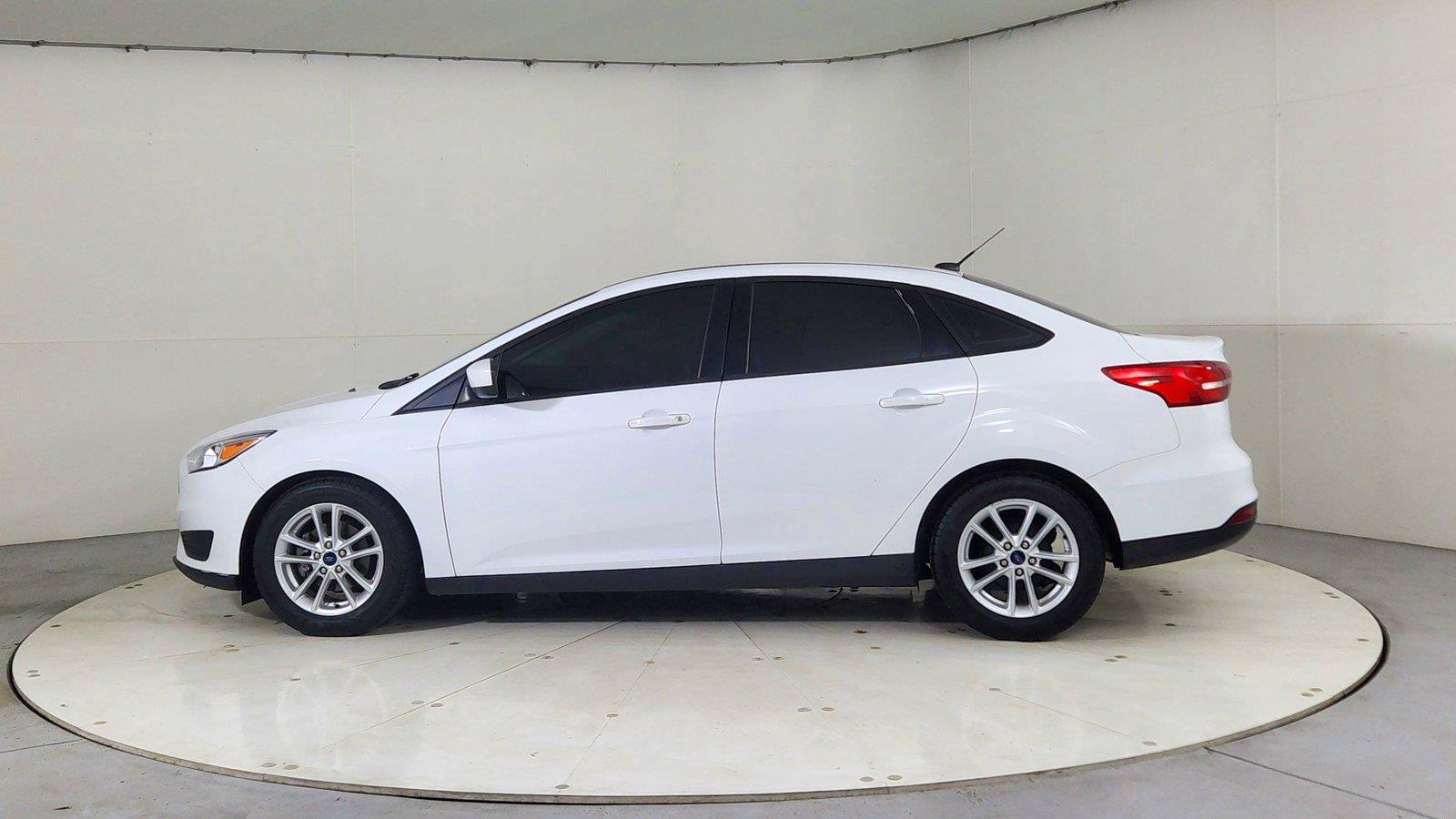 Used 2018 Ford Focus SE FWD image 4
