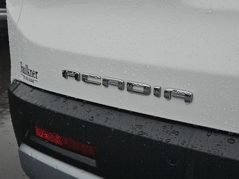Used 2023 GMC Acadia SLE FWD image 30