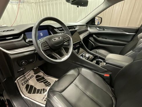 Used 2023 Jeep Grand Cherokee L Limited w/ Luxury Tech Group II image 9