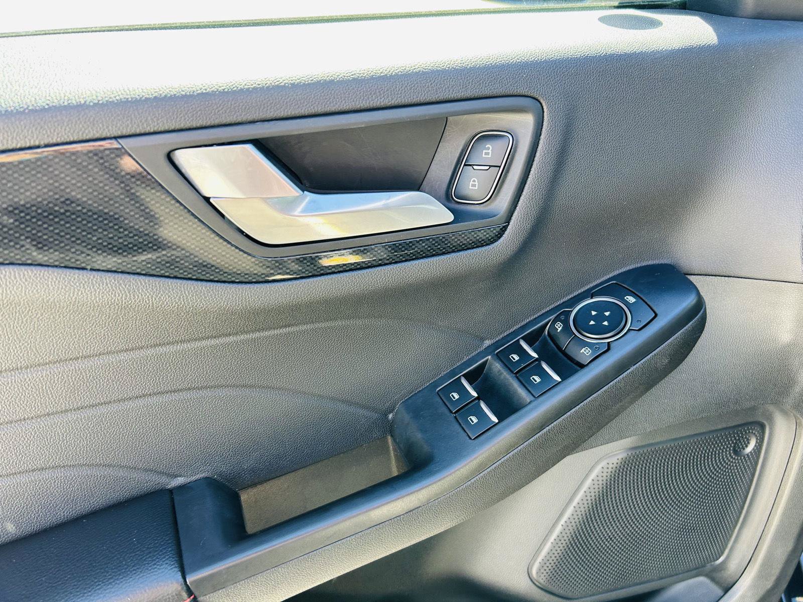 Used 2025 Ford Escape ST-Line FWD image 10