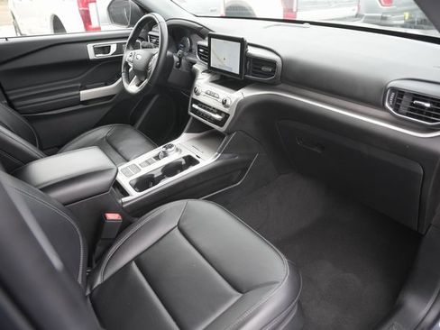 Certified 2022 Ford Explorer XLT w/ Equipment Group 202A image 19