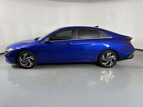 Used 2025 Hyundai Elantra Limited image 5