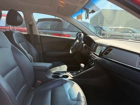 Used 2017 Kia Niro Touring FWD image 7