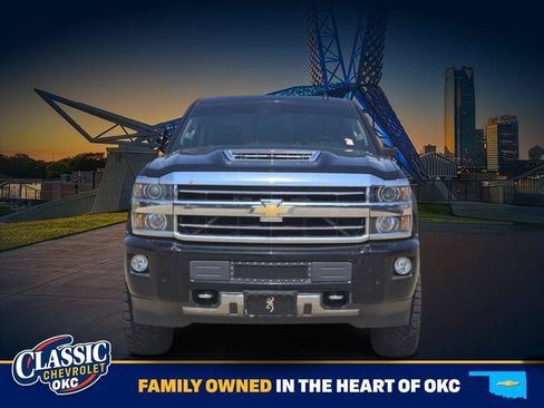 Used 2018 Chevrolet Silverado 2500 High Country w/ Duramax Plus Package AWD/4WD image 2