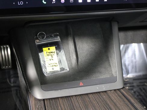 Used 2022 Tesla Model S AWD/4WD image 17