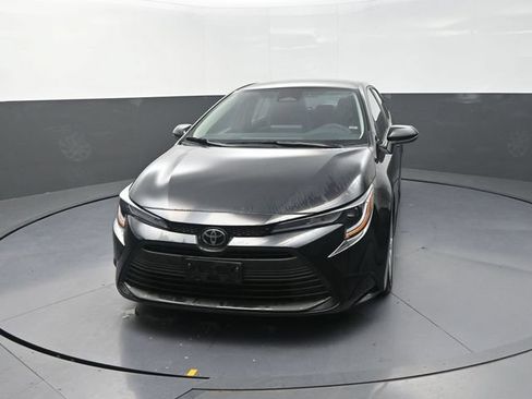 Used 2024 Toyota Corolla LE FWD image 2