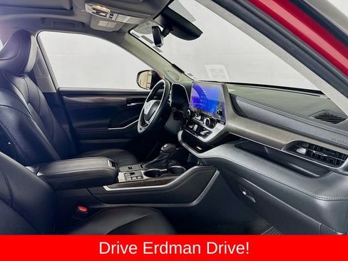 Used 2023 Toyota Highlander Limited image 26