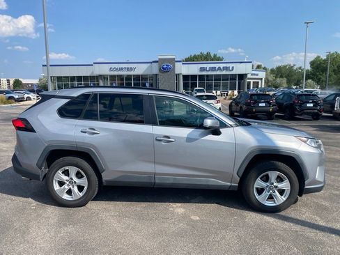 Used 2020 Toyota RAV4 XLE w/ Carpet Mat Package AWD/4WD image 1