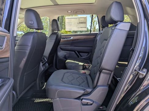 New 2026 Volkswagen Atlas SE FWD image 16