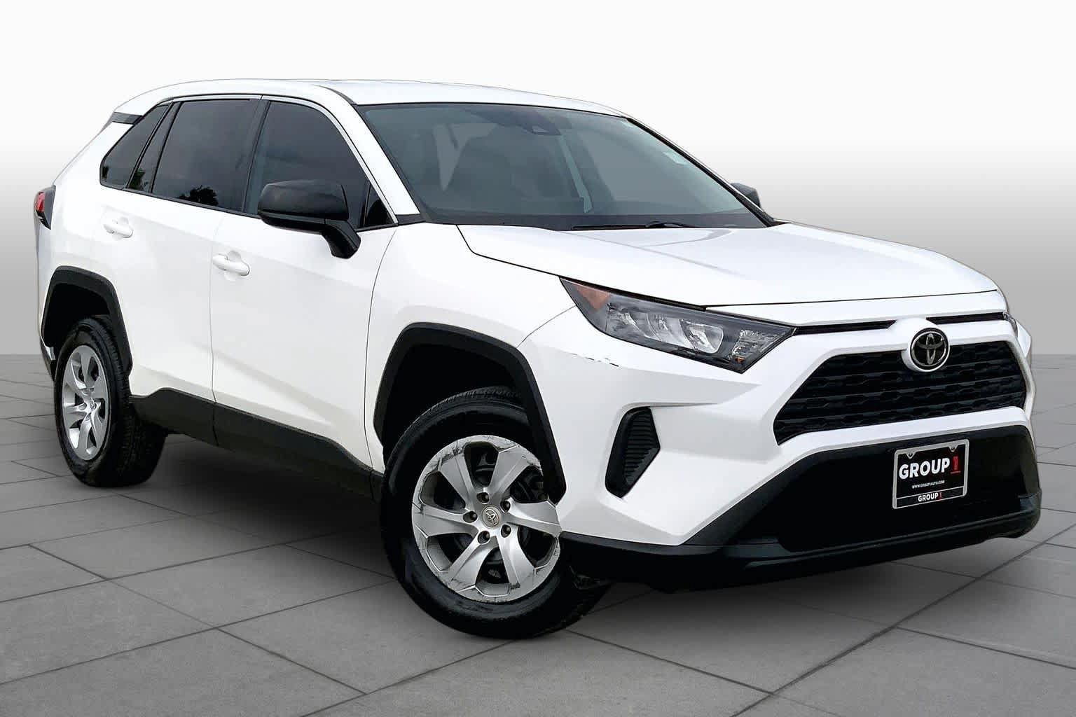 Used 2022 Toyota RAV4 LE FWD image 3