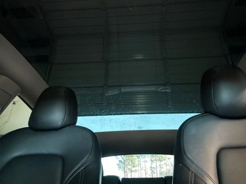 Used 2022 Tesla Model Y Long Range image 25