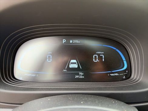 Certified 2025 Hyundai Venue SEL FWD image 13