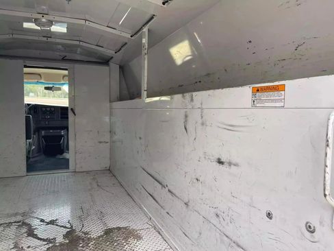 Used 2013 Chevrolet Express 3500 image 19