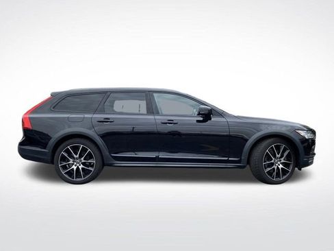 Used 2018 Volvo V90 T6 Cross Country w/ Protection Package image 2