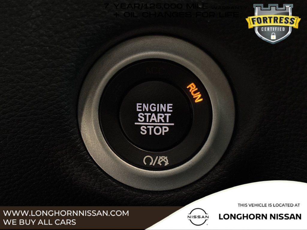 Used 2025 Chrysler Pacifica Select AWD/4WD image 13
