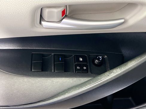Used 2020 Toyota Corolla LE FWD image 15