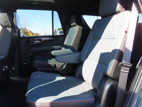 Used 2025 GMC Yukon AT4 w/ AT4 Premium Plus Package image 43