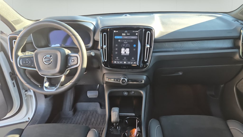 Used 2023 Volvo XC40 Recharge Plus w/ Protection Package Premier AWD/4WD image 10
