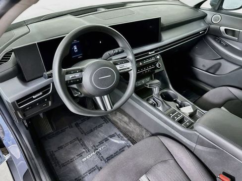 Used 2025 Hyundai Sonata SE FWD image 2